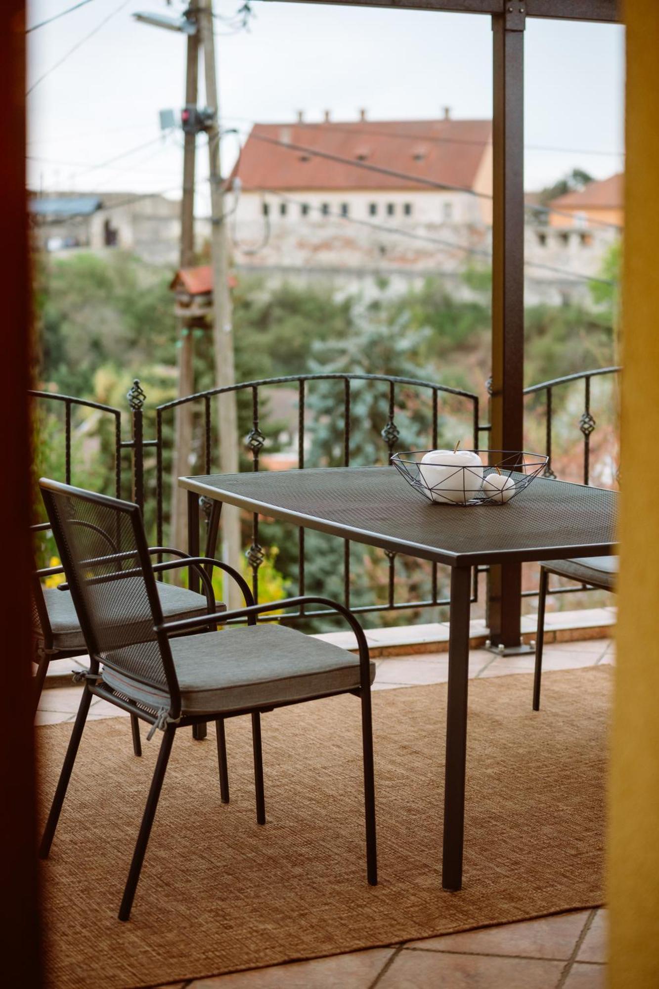 Kiralyszeke Apartman 埃格尔 外观 照片