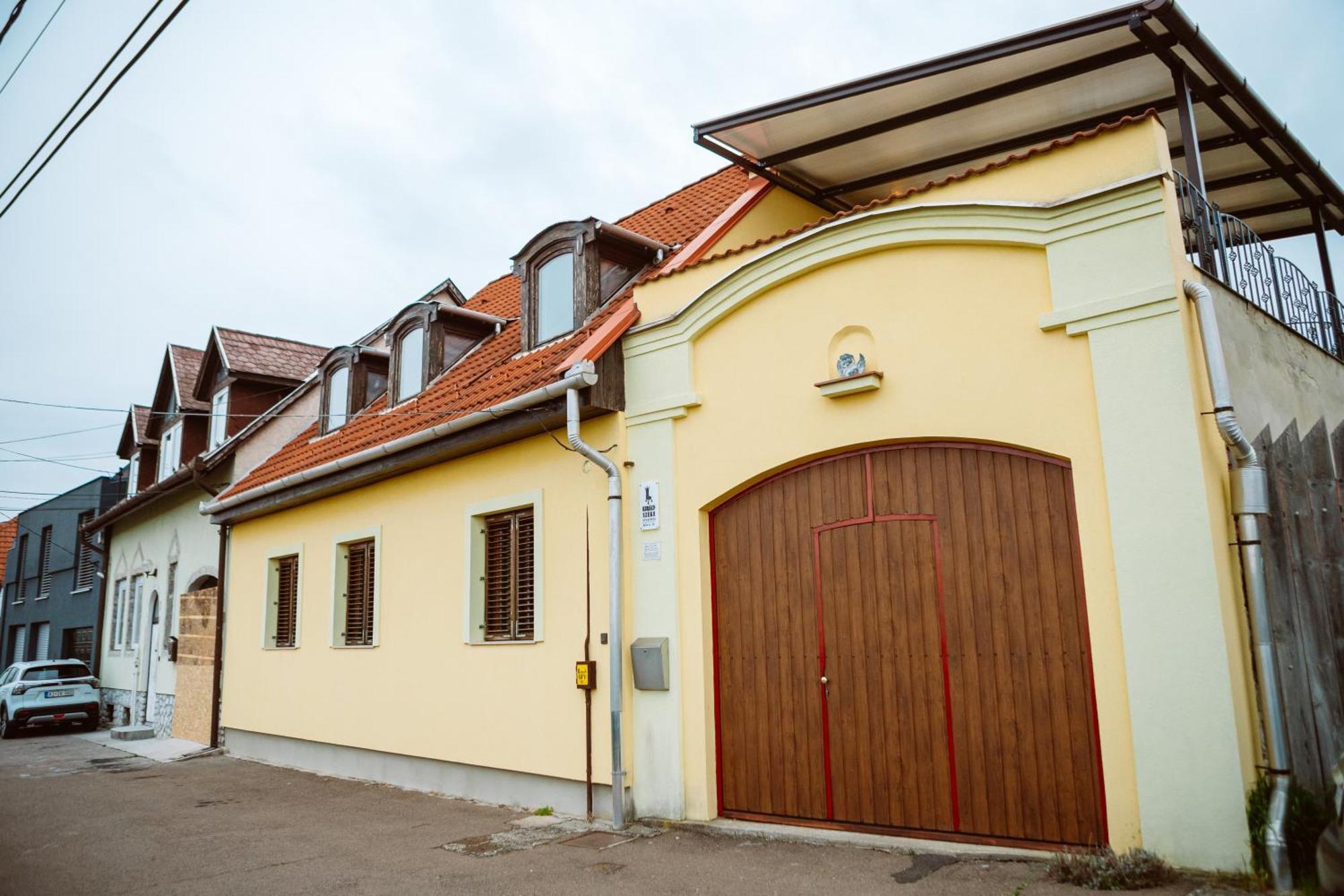 Kiralyszeke Apartman 埃格尔 外观 照片